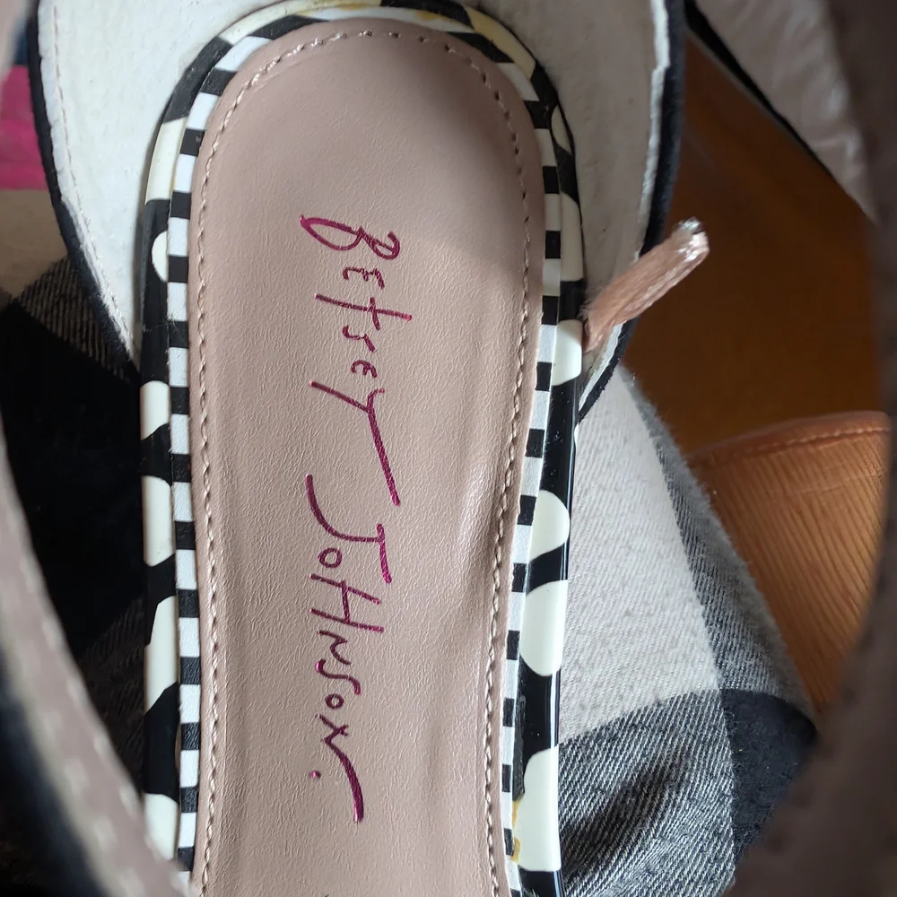 Betsey Johnson Black and White Floral Heels - Picture 5 of 16